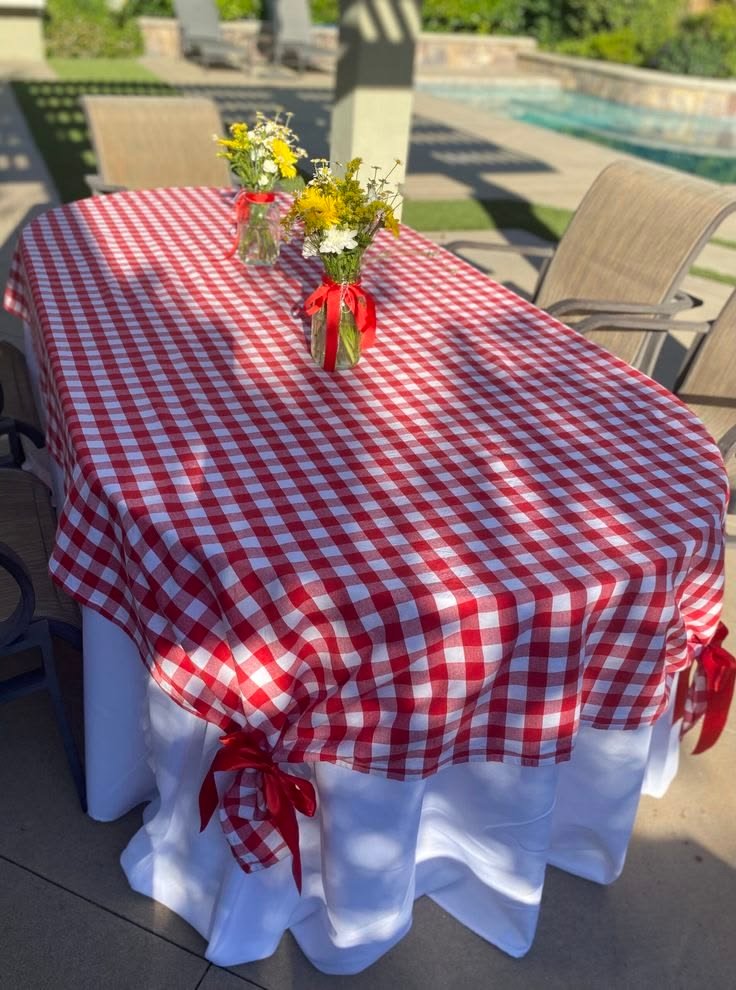 Gingham and Checked Tablecloths for a Casual Table